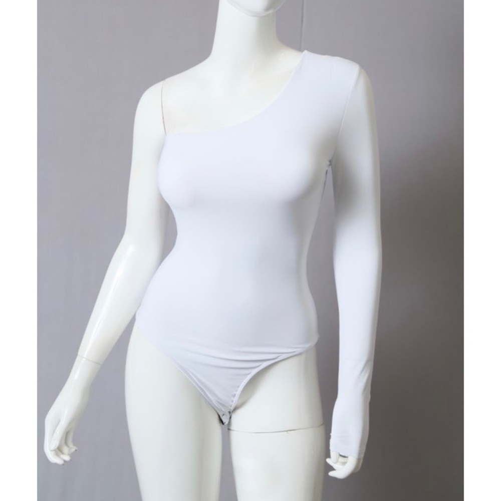 White half long sleeve body suit w/ snap closure
